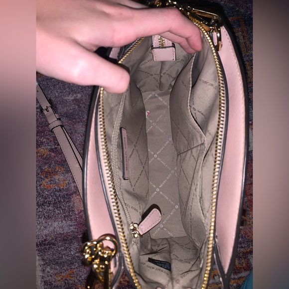 Micheal Kors Light Pink Crossbody Purse - Picture 5 of 6